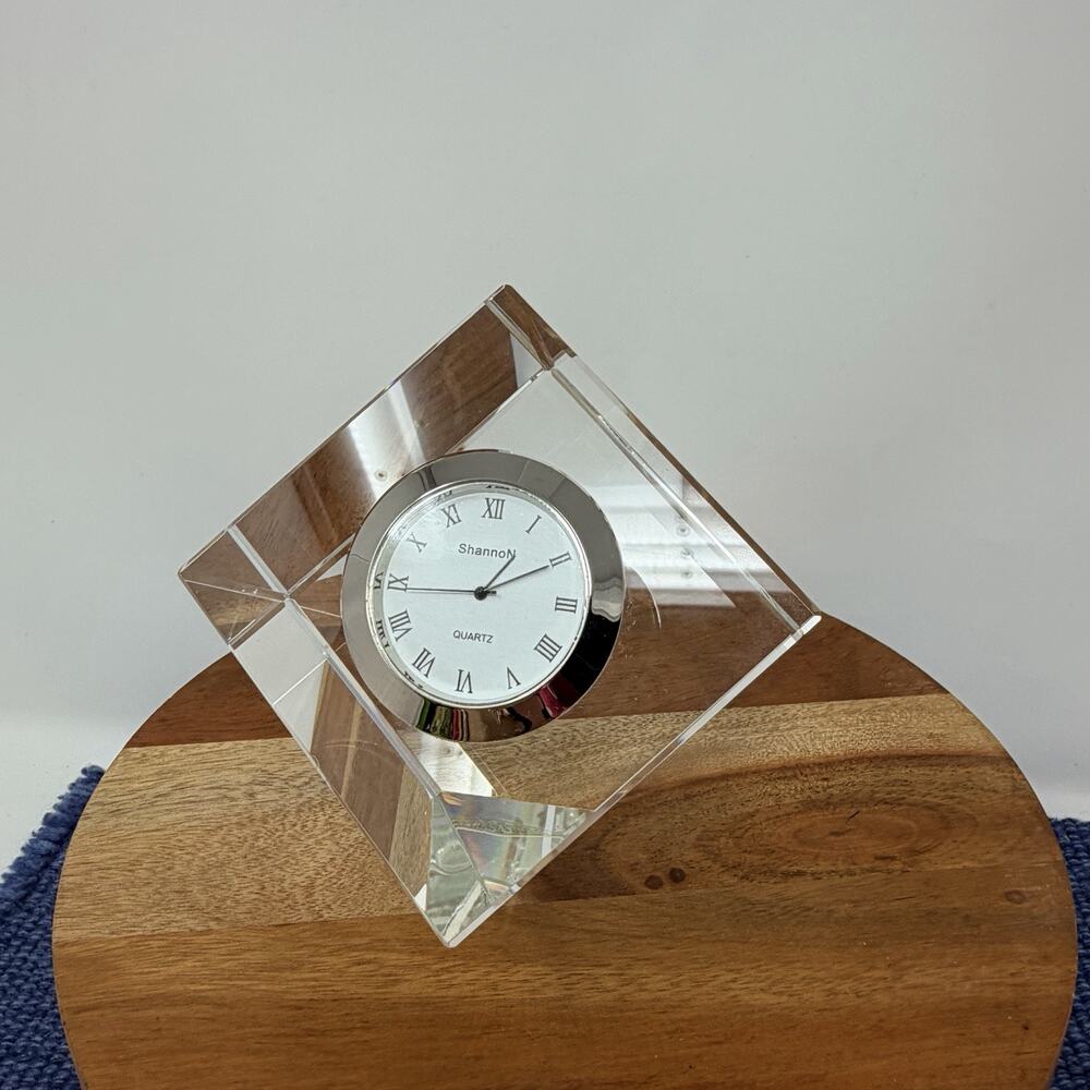 SHANNON, Quartz, Clock/Paperweigh crystal silver, roman numeral second hand Spin